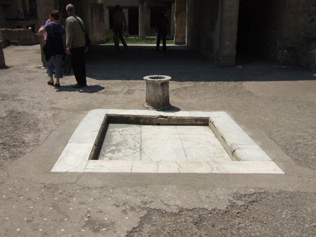 Ins.VI.13, Herculaneum, May 2006. Looking south across marble impluvium in atrium.